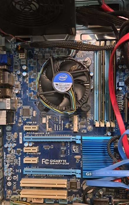 Calculator PC i7 3770 16GB RAM Gigabyte GA-H77-D3H HDD 1TB, Monitor LG