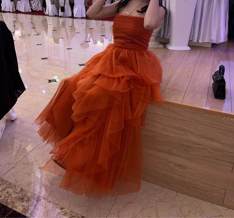 Платье вечернее, размер xs/xxs. Одето один раз, на выпускной.