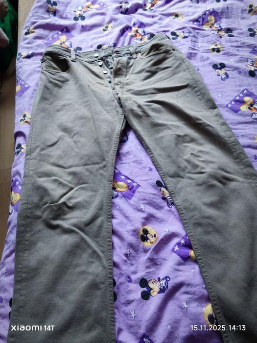 Vând blugi Levi's 501 verde gri