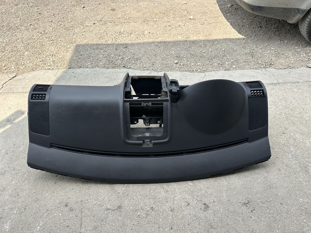 Табло със десен airbag за Фолксваген Туаран