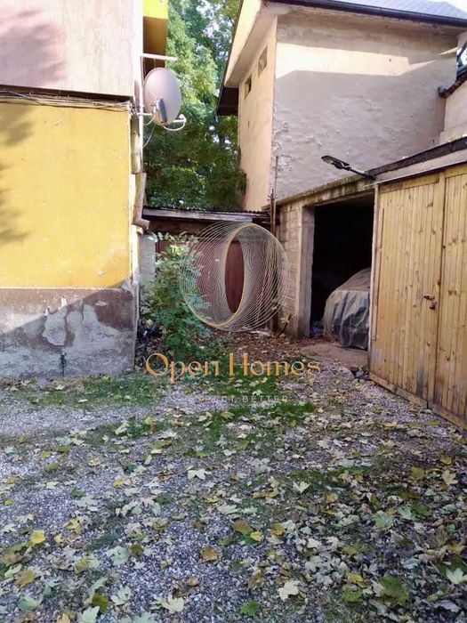 Парцел с масивна сграда в Широк център гр. Пазарджик