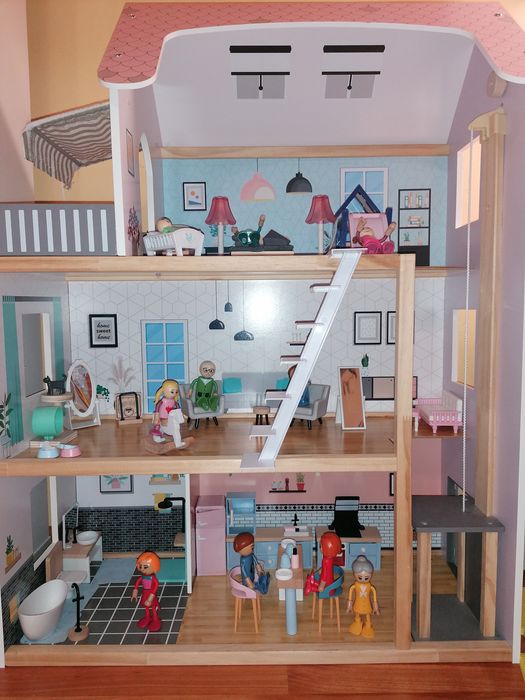 Дървена къща за кукли с обзавеждане