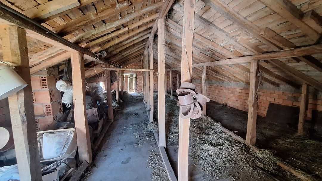 Продавам две къщи