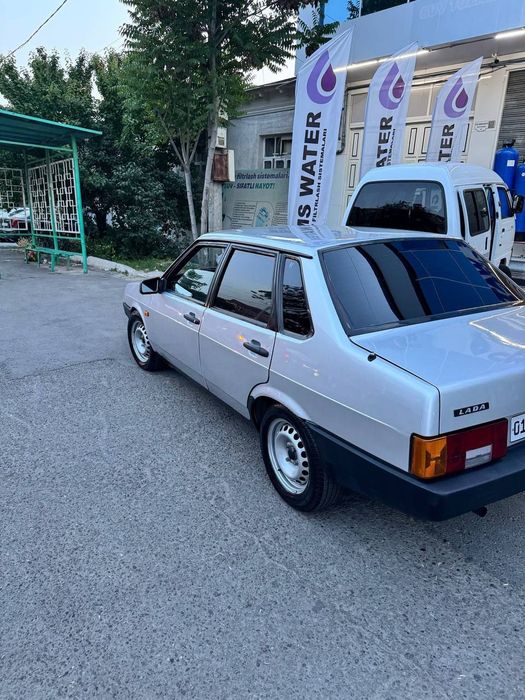 Продаётся лада девятка.
