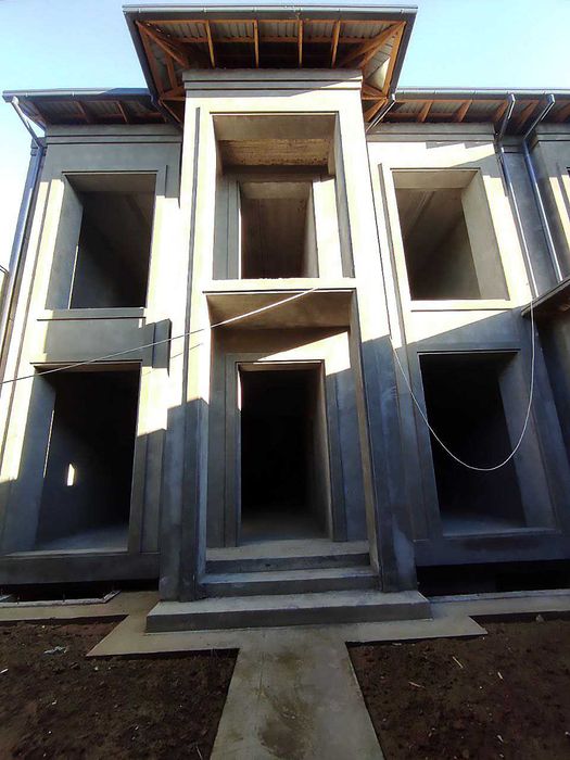 Замонани рупарасида 2 та Евро Коробка. 2 чи каторда. Жой зур.