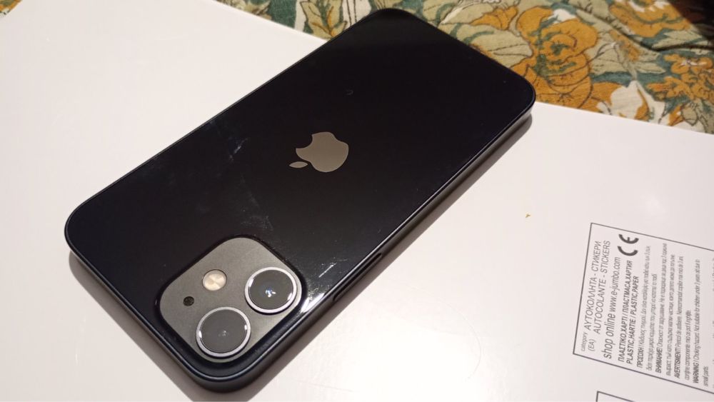 iPhone 12 mini перфектен в гаранция