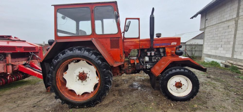 Vand tractor UTB650  in stare buna de functionare