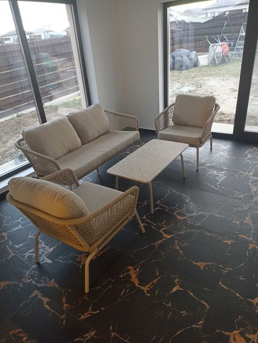 Vând set terasă! Este impecabil, ca nou! Achiziționat de putin timp!