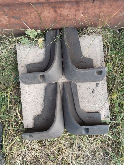 Продам брызговики Камри новые