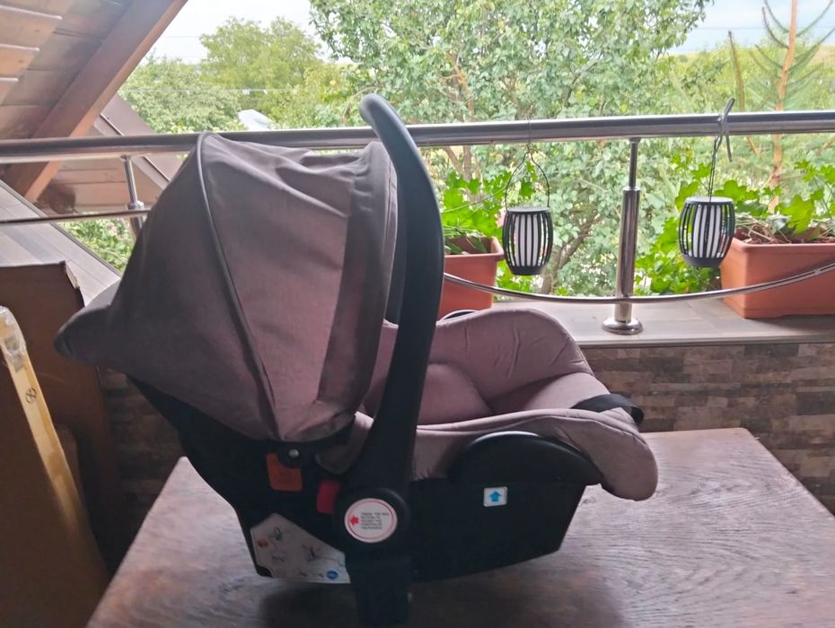 Vând cărucior 3 în 1