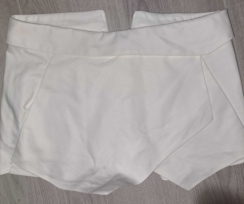 fusta pantalon scurta alba