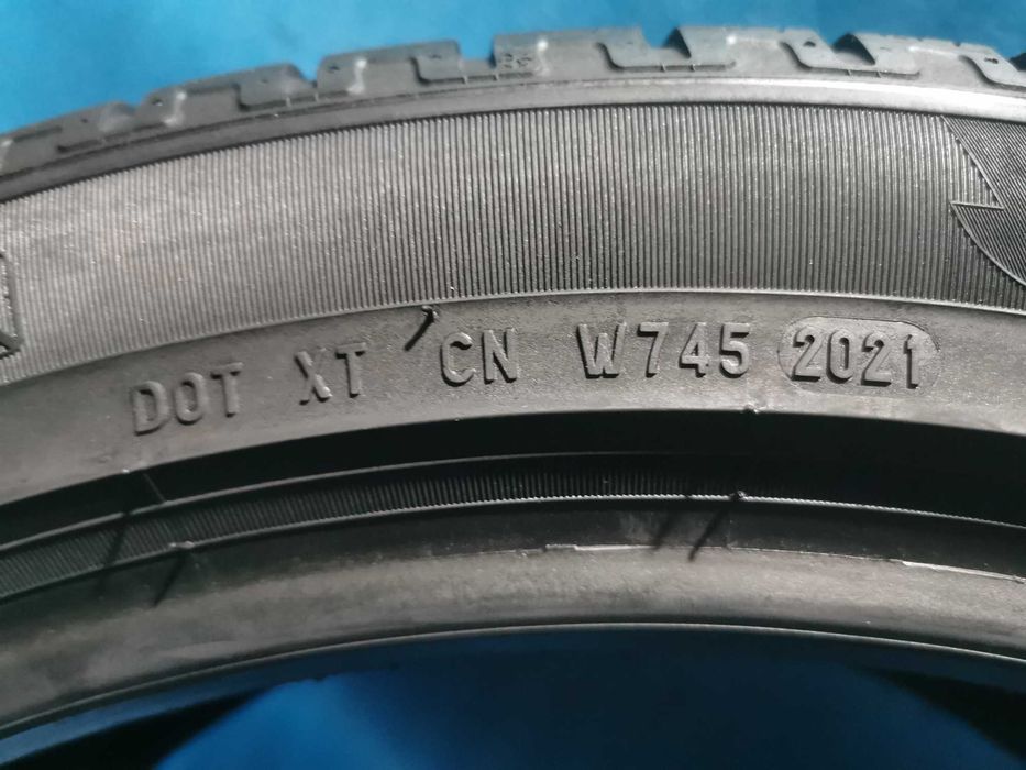 275/40/21  - 305/35/21 pirelli m+s 4 buc