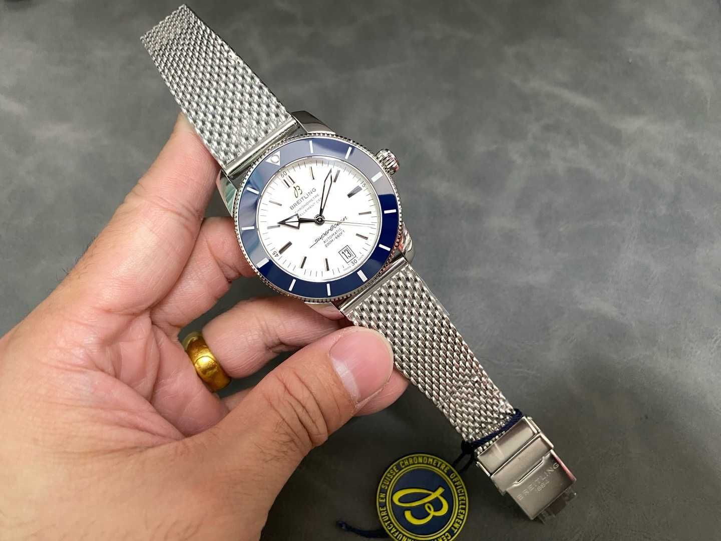 Breitling Superocean сребристо-син базал