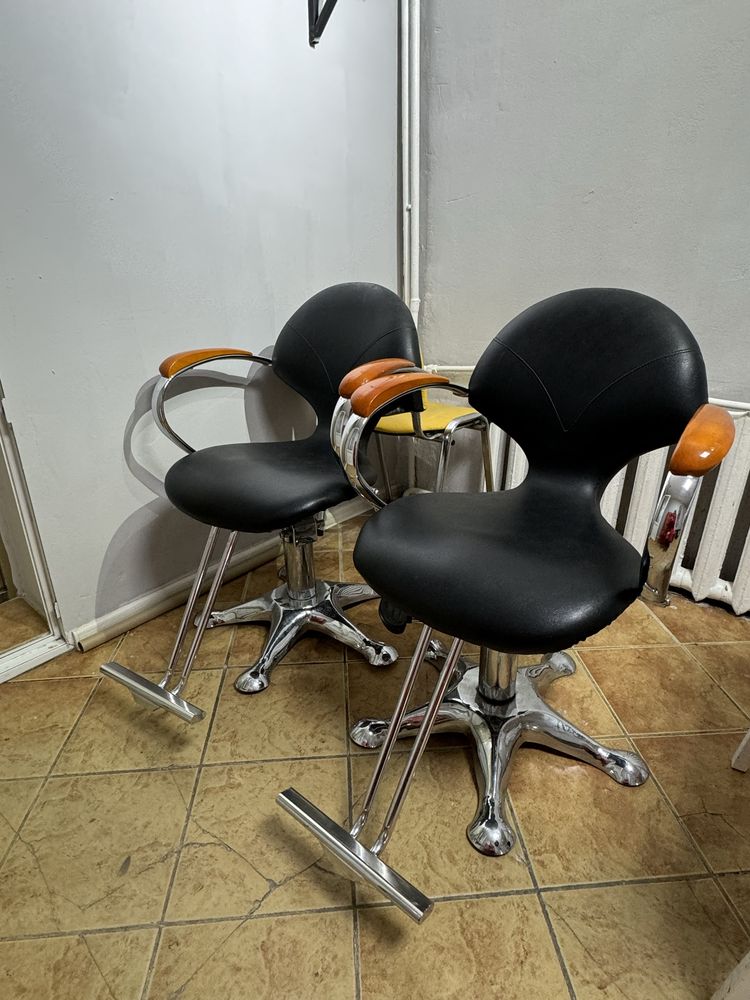 Продам парткмахерские кресла 2 шт. Италия