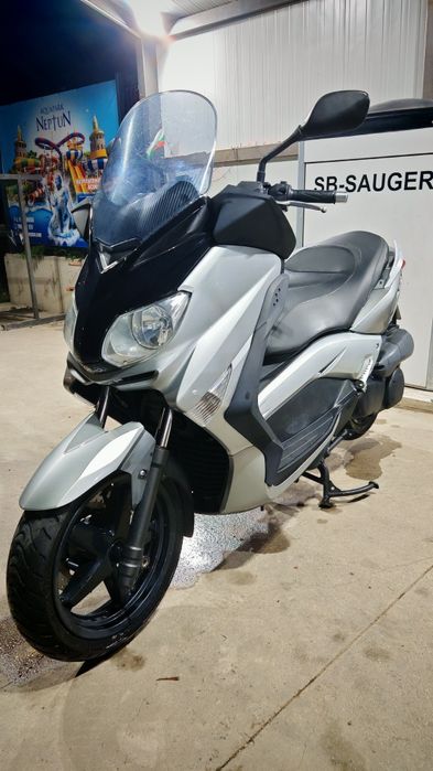 Yamaha x-max 250