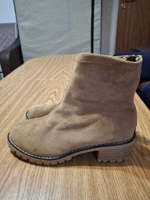 Зимни ежедневни боти