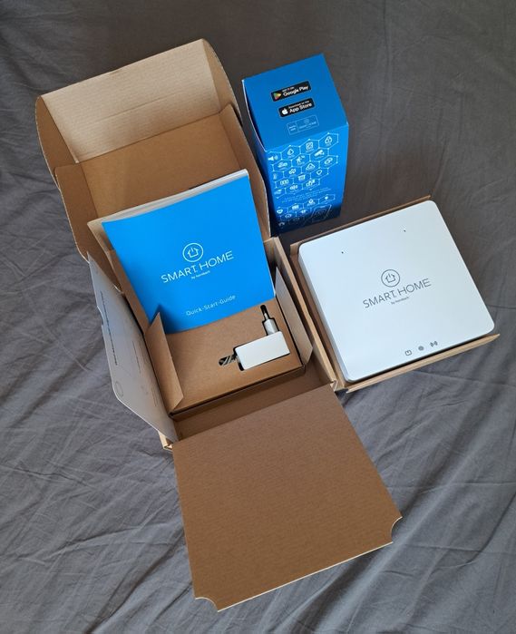 Smart Home Gateway by Hornbach + 2 becuri Smart RGBW