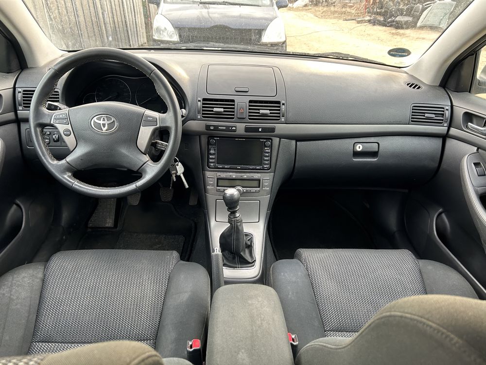 Toyota Avensis 2.2 177кс на части!