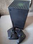 Xbox Series X  1TB 
Има два джойстика три игри има оставаща година и п