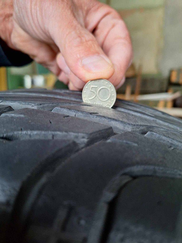 Продавам четири броя алуминиеви джанти с летни гуми 15"