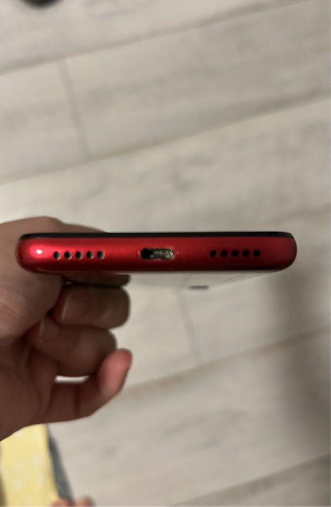 Xiomi redmi 7A 2 Gb RAM 32 Gb ROM, черно-червен цвят