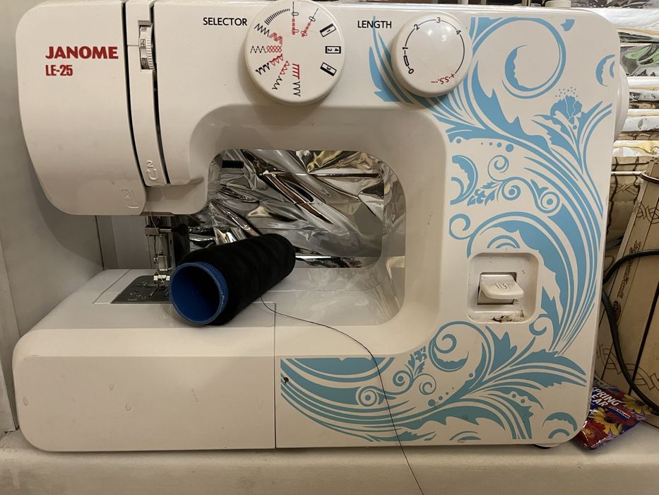 Продам швейную машину