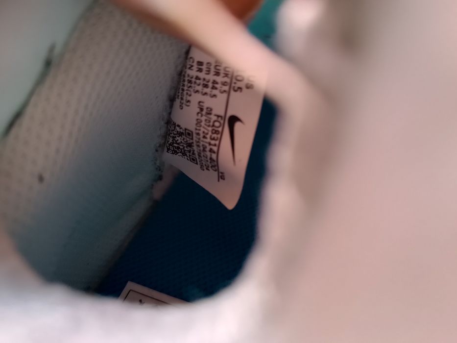 Маратонки и бутонки  NIKE и Converse