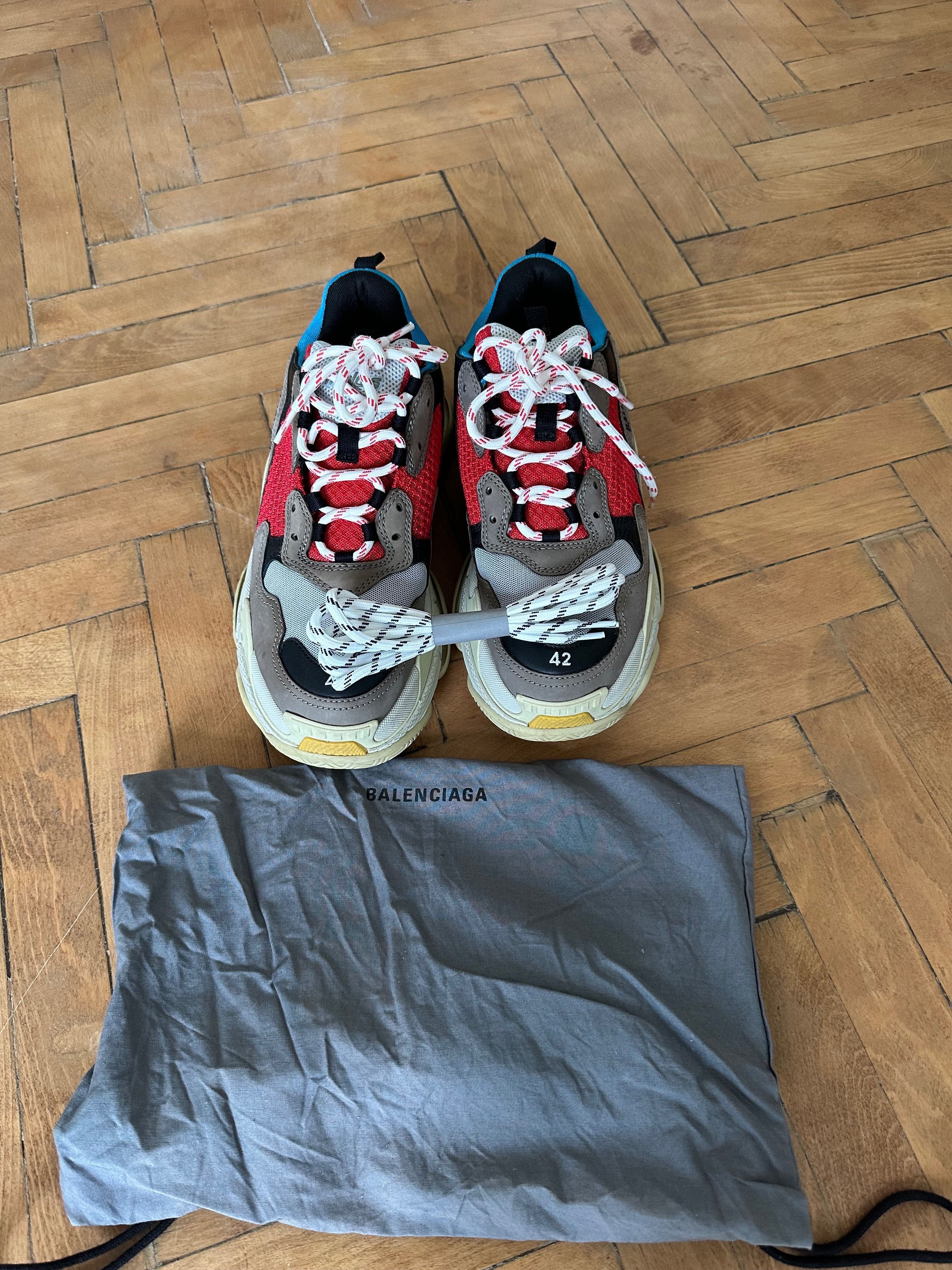 Vand adidasi Balenciaga triple S impecabili nr 42