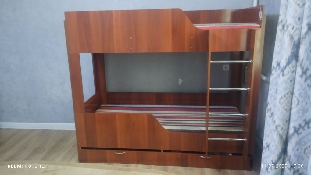 продам двухъярусную кровать