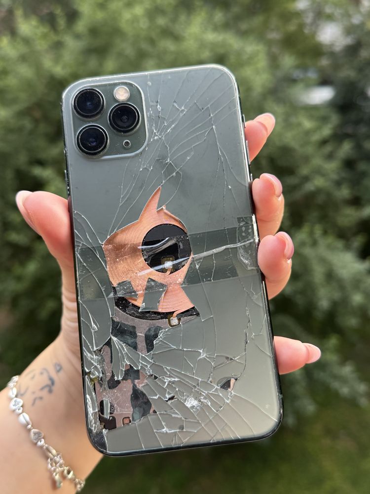 Iphone 11 pro счупен гръб