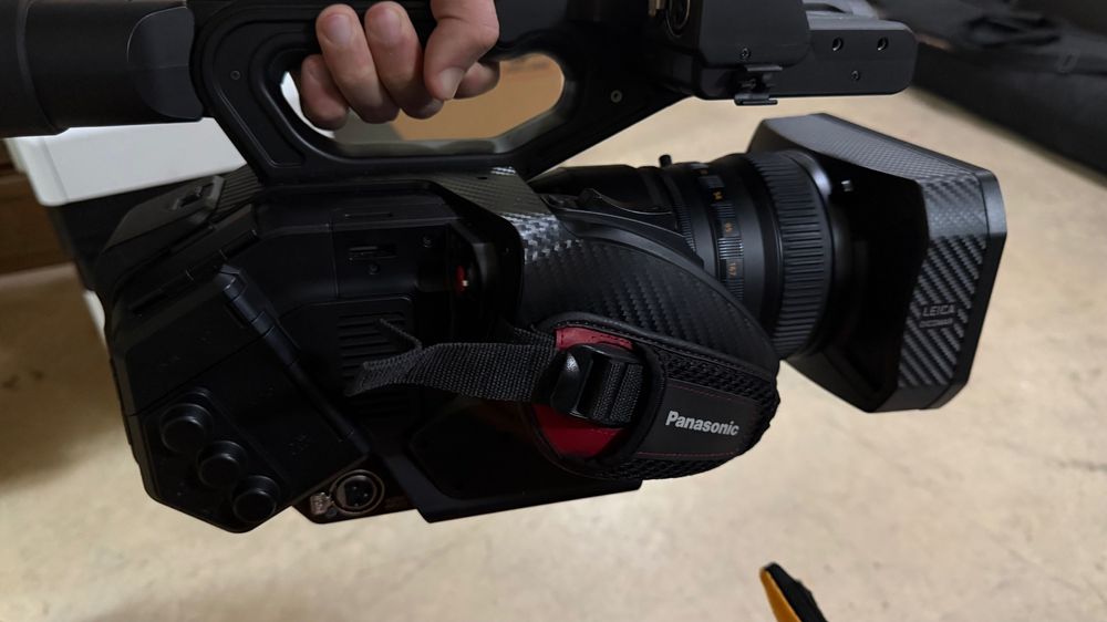 Видеокамера Panasonic AG-DVX200EJ, Видео-штатив к видеокамере