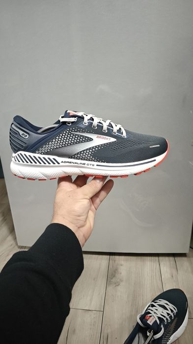 Brooks. Nr 44.5.