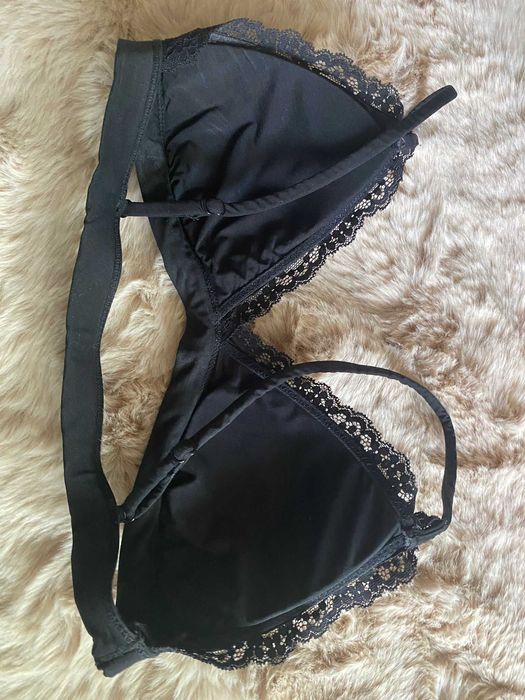 Bustiera neagră, cu burete, bretele subțiri si dantela, S/36