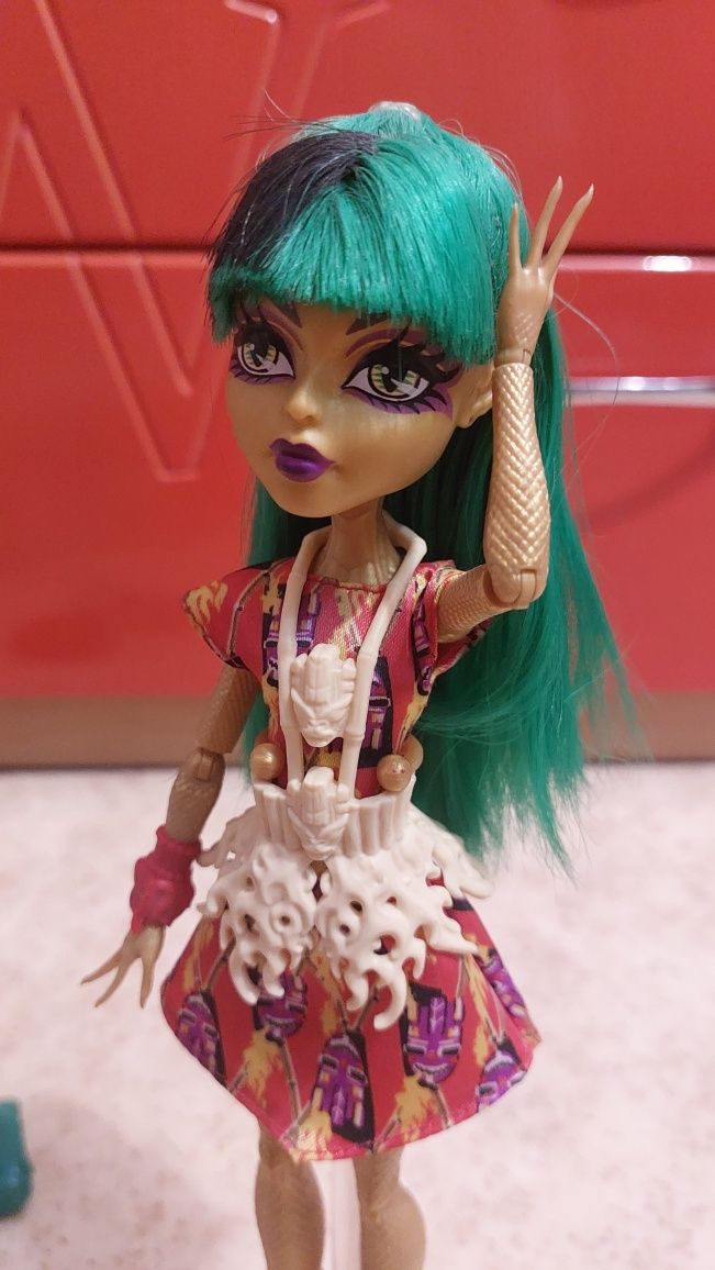 Monster High кукла Джинафаер Лонг