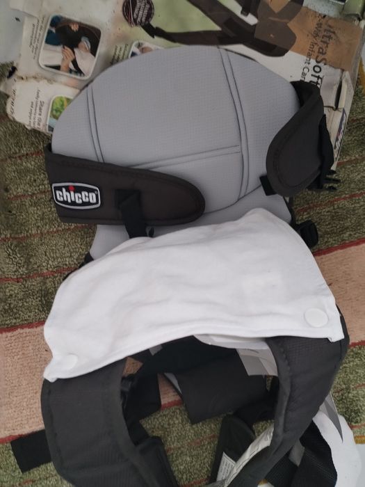 Vând marsupii Chicco