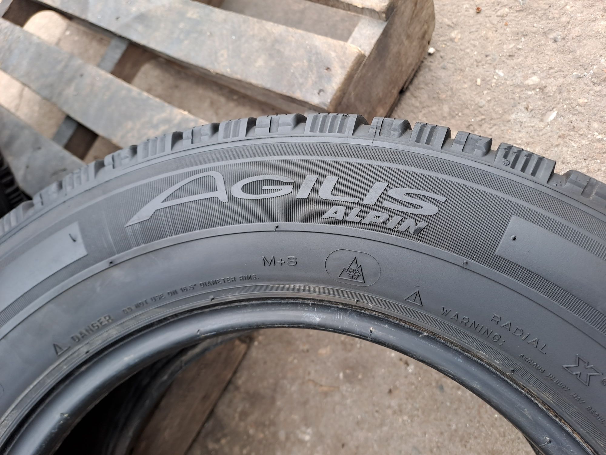 4бр. Бусови 235/65/16C Michelin Agilis Alpin