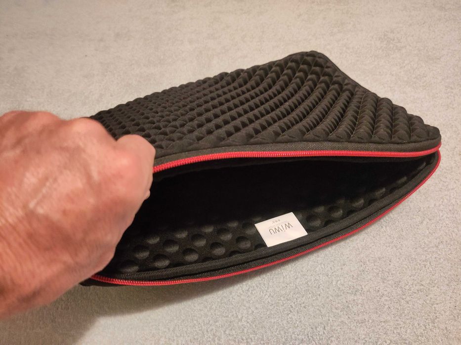 Organizator Geanta antisoc waterproof laptopuri 11 si 12 " 50 lei fix