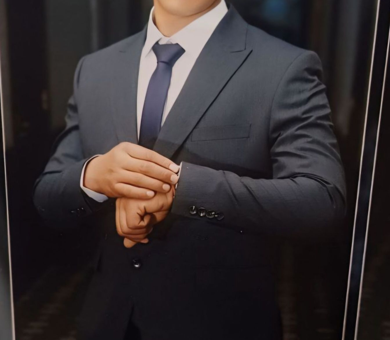 Kostyum shim sotiladi