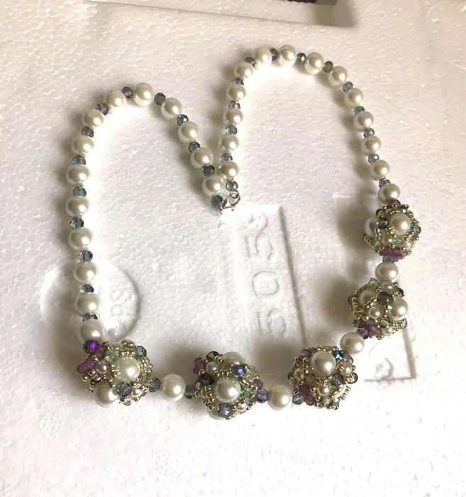 Colier handmade cu perle,diferite margele si incuietoare de argint