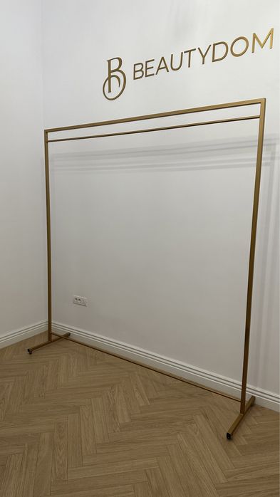 Stender haine auriu 2.1m H x 2m L