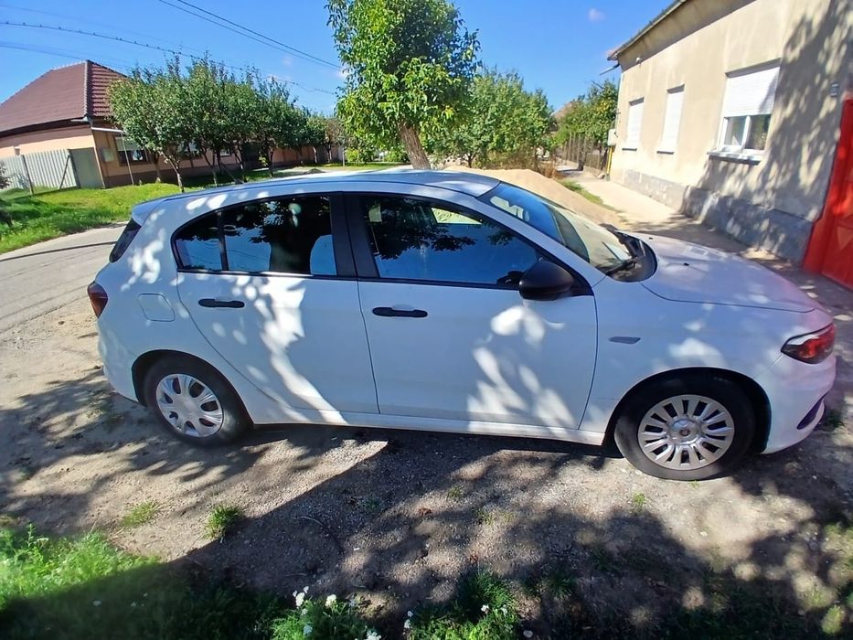 Vand mașina Fiat