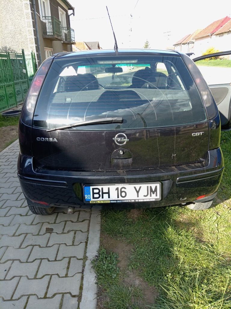 Vând opel corsa .