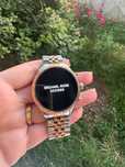Vând smartwatch Michael Kors