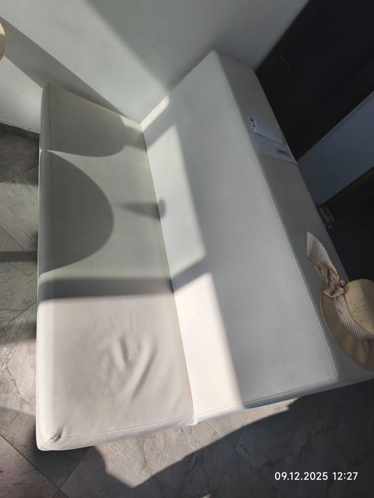 Диван от кожа,бял цвят