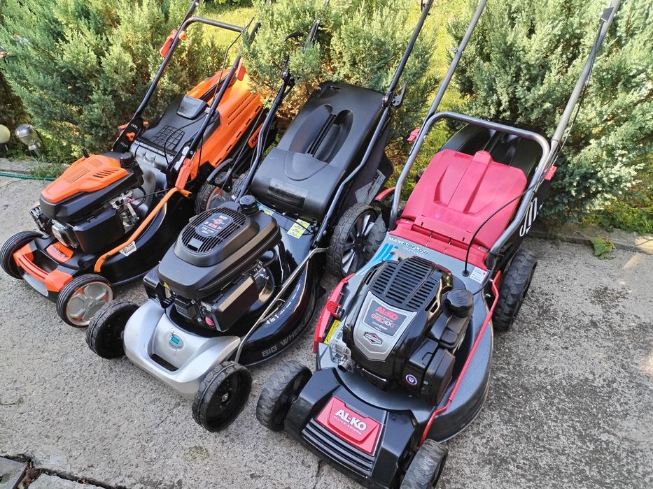 Vad mașini de tuns gazonul pe benzina aduse din Germania perfect funcț