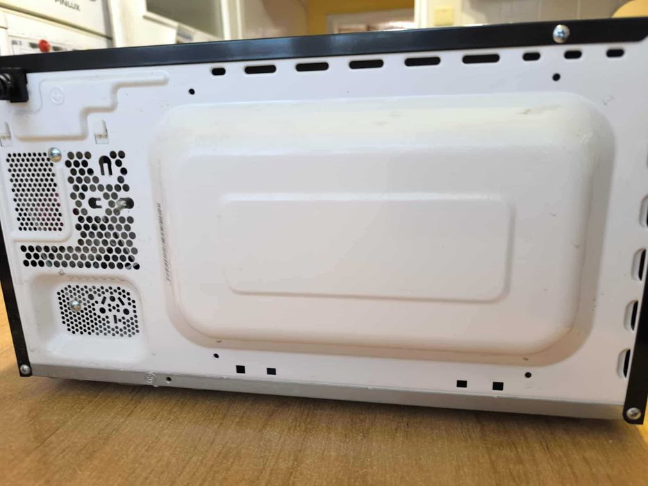 Микровълнова фурна SWITCH ON MW-H0201 700W