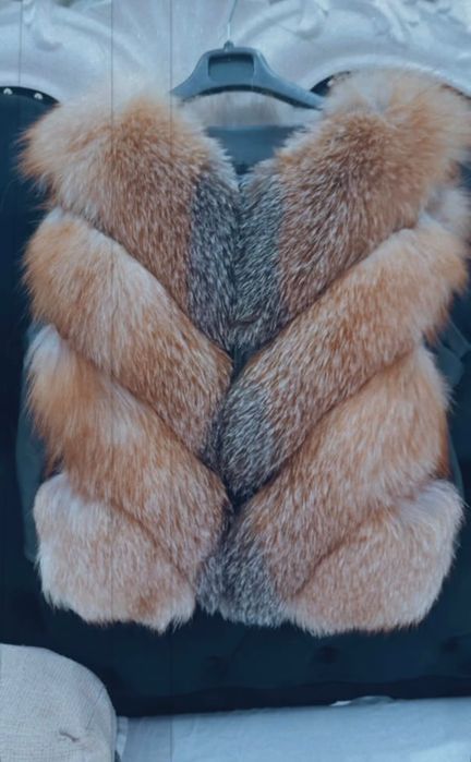 Vand haina din blana de vulpe