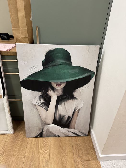 Картина женска фигура канава