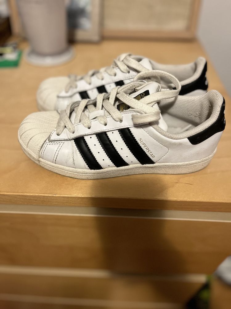 Vand adidas superstar