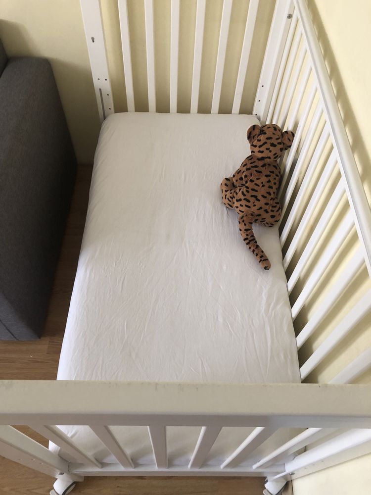 детско легло дървено/ бебешка кошара/ бебешко легло